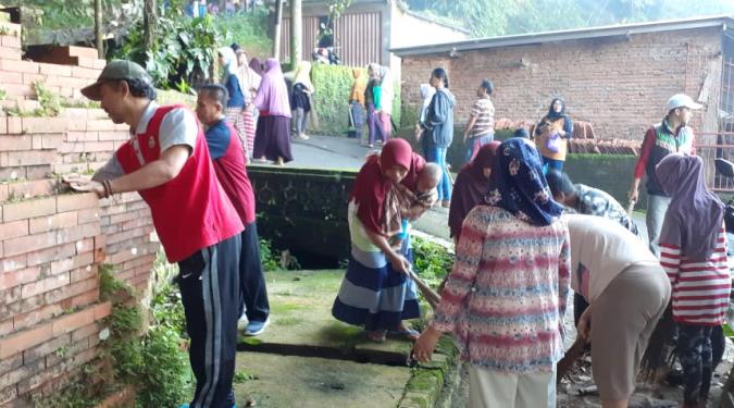 Gebyar Gerakan Jumat Bersih Di Kelurahan WInduherang Kecamatan Cigugur